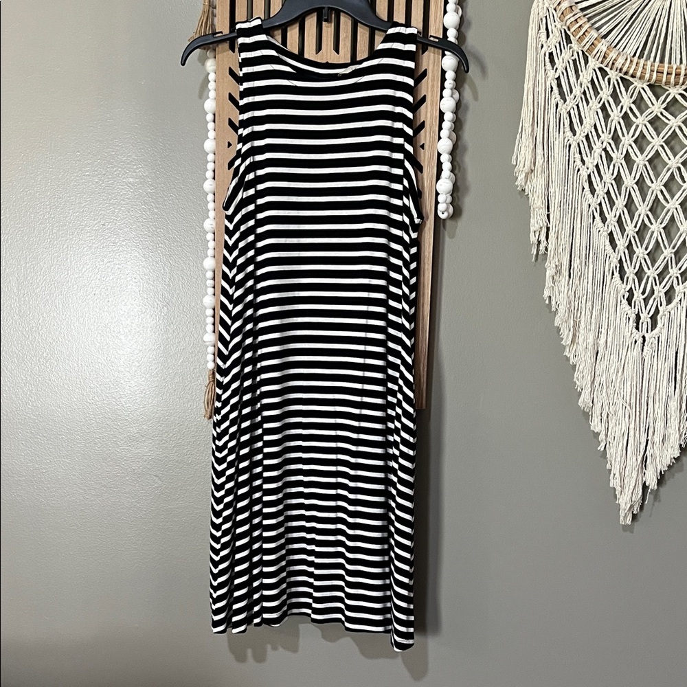 LOFT black and white swing dress woman’s size M